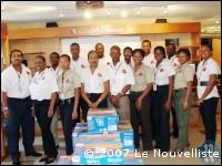 Le PDG Mathias Pierre (au milieu) posant avec le personnel de GaMa